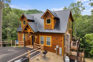 Bear Cub Lagoon by American Patriot Getaways