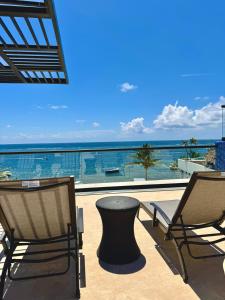 Bright Ocean View Studio with Rooftop Pool Access