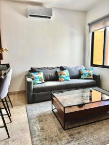 Bright Ocean View Studio with Rooftop Pool Access