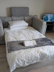 Waterfront Quayside Apartment with secure parking & lift, Ideal for Mobility Users