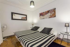 C2 Charming & Comfortable Apartment in a 18th Century Apartment in Bairro Alto! LIS Downtown