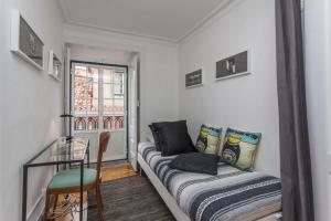 C2 Charming & Comfortable Apartment in a 18th Century Apartment in Bairro Alto! LIS Downtown