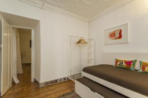 C2 Charming & Comfortable Apartment in a 18th Century Apartment in Bairro Alto! LIS Downtown
