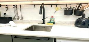 RS1E Cozy, NEW AC! quiet & central, perfect stay!