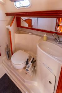 Stunning Boat 2 BEDROOMS, WC, high ceiling