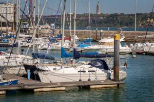 Stunning Boat 2 BEDROOMS, WC, high ceiling