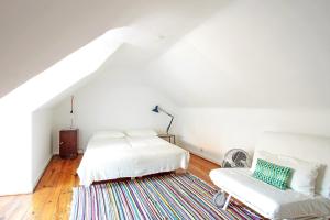 BL Bairro Alto famous BICA Funicular street view