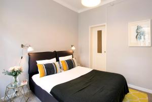 B1 Luminous & Spacious Gem! LIS Downtown in BICA Neighborhood