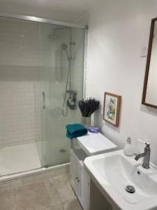 Maisons de vacances Charming 2 Bedroom Home in Central Beziers : photos des chambres