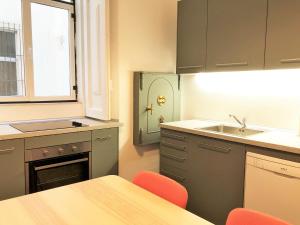 SJ1D+E Heart of Baixa NEW AC Spacious 2 apts 5br2ba