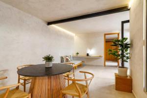 Two beautiful rooms with pool