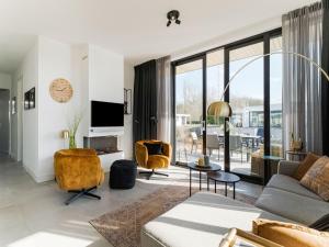 Villa in Zeewolde with Private Jetty