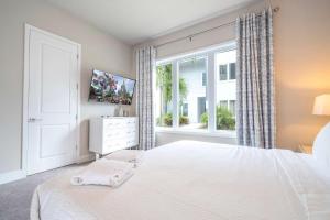 Modern 4BR Apartment - Near Disney!