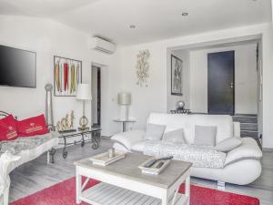 Villa in La Cadière-dAzur with Private Pool