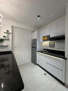 Alojamiento cerca de Avenida Bolívar Norte con Respaldo de Luz, agua constante y Piscina