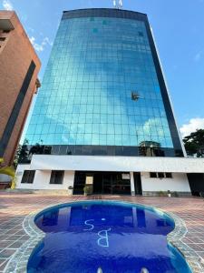 Alojamiento cerca de Avenida Bolívar Norte con Respaldo de Luz, agua constante y Piscina