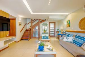 PF112 Ótimo Apartamento Pé na Areia com 2 Suítes