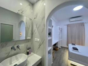 Alexandra Suites & Rooms - MYKONOS PORT