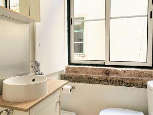 SJ2DE Heart of Lisbon, 1min to Augusta Arch! Spacious 2 APTS with 4BR& 2BA