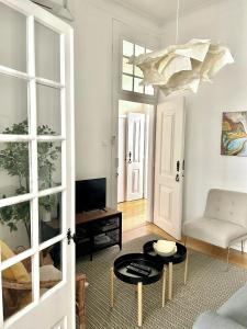 SJ2D Spacious & Cosy Apartment with AC! Near to Augusta Arch in Baixa-Chiado, LIS Downtown!