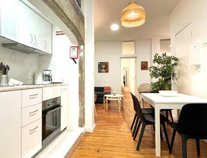 SJ2E Heart of Baixa! Spacious & Friendly Apartment with AC in LIS Downtown!