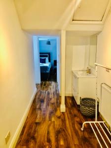 Super location 2 bedroom apartment 20 minutes from central London