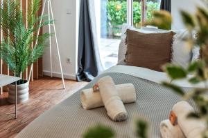 Central & Peaceful Apartment with Terrace