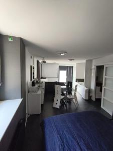 Studio meublé à proximité de la sortie dautoroute de Feurs