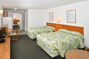 Room with Three Double Beds and Oceanfront room in Sea Horn