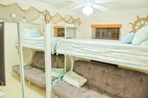 Tiki Hut Pool 4 BR Coastal Cottage Dream Vacation