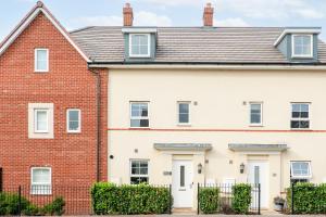 4 Bedroom House - Bedfordshire - Driveway Parking