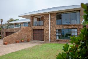 Kyles Kin Oceanfront Apartment