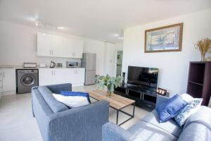 Kyles Kin Oceanfront Apartment