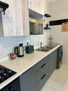 Secure Midrand Stay Walk to Shops & Banks