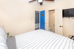 West End Inn Beachfront Hotel Room in West End