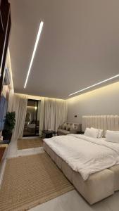 Spacious elegant studio with outdoor patio U13