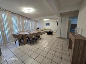 Amplio apartamento sobre Avenida Viaducto