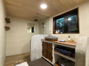 明月城stone wall house