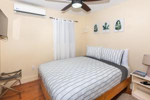 West End Inn Beachfront Hotel Room in West End