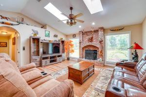 Welcoming Home with Yard on 20 Acres in High Springs