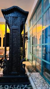 View lake village boutique