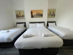 The LFC Red House - Spacious House With 5 Bedrooms, 2 Bathrooms, Street Parking And 1 Minute From The Stadium