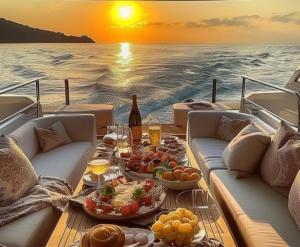 Beach House & Yacht Seaside Sunrise Haven