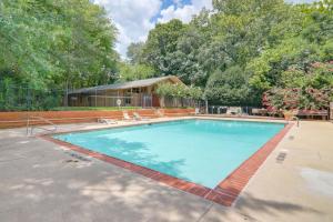 1 Mi to Dtwn and UGA Condo with Pool in Athens!