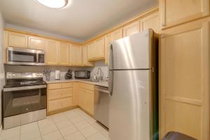 1 Mi to Dtwn and UGA Condo with Pool in Athens!