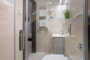 Ultra Central Charming New Studio