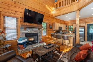 Burnt Skies Sleeps 10 Hot Tub Foosball Darts