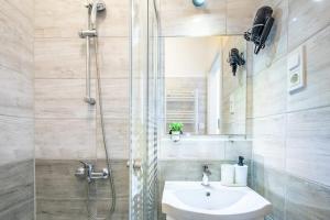 Stylish studio at Very Central Location with AirCon