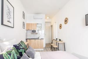 Stylish studio at Very Central Location with AirCon