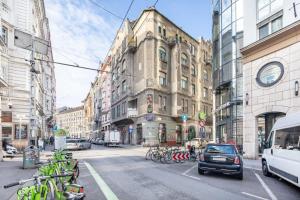 Very Central - Very Small - Lively Area